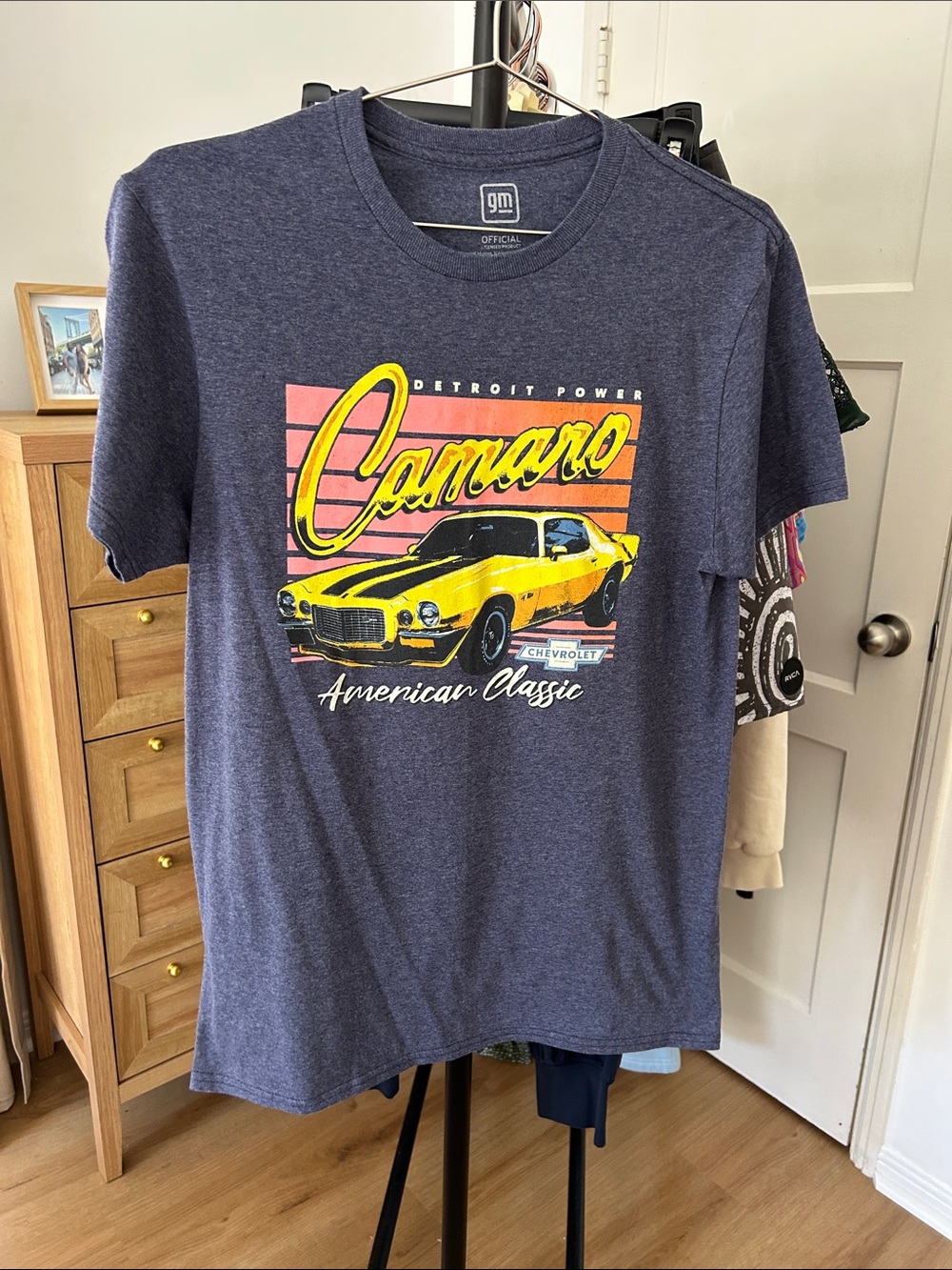 Camaro Tee. Size medium. PTP 19”.